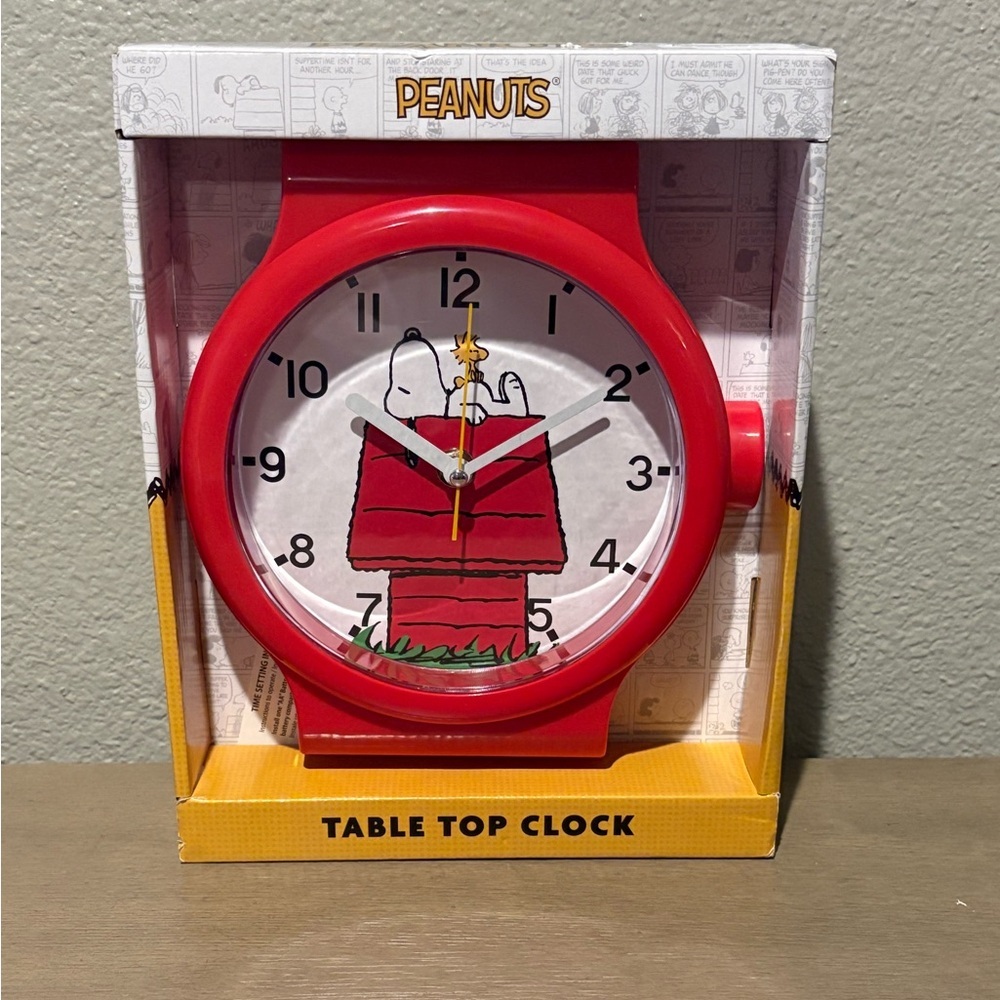 Peanuts snoopy table top clock - Red
